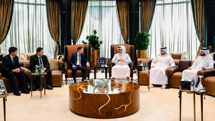 الرئيس التنفيذي للديار القطرية يستقبل سفير أوزبكستان