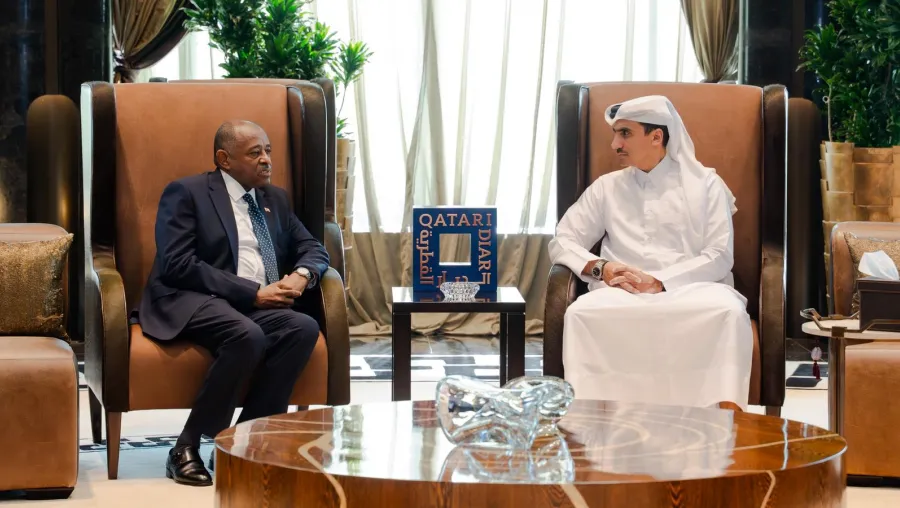 الرئيس التنفيذي للديار القطرية يستقبل سفير السودان